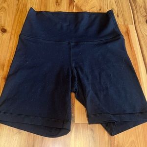 Aritzia/TNA bike shorts7in